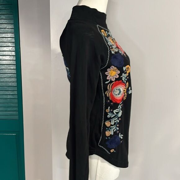 Free People Embroidered Black Floral Women's mock turtleneck- small - Picture 4 of 9